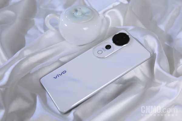 vivo S19 Pro：东方美学设计与全焦段人像的集大成者