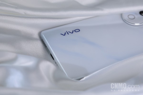 vivo S19 Pro：东方美学设计与全焦段人像的集大成者