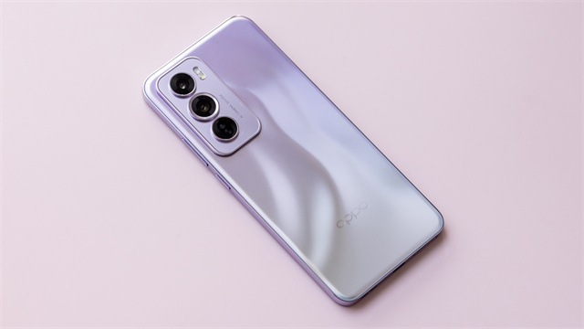 OPPO Reno12 Pro带来轻薄好手感，时尚感拉满3399元起