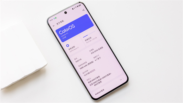 超美小直屏引领时尚潮流 618换机就选OPPO Reno12